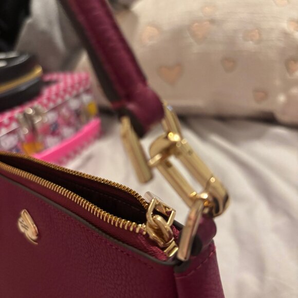 Kate Spade burgundy Kayla convertible wristlet - Picture 4 of 6